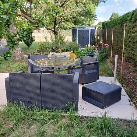 Gite Pavillon Kifadonfe 3 Ch Avec Cour Et Jardin Clos Villa Saint-Germain-Lembron Exterior photo